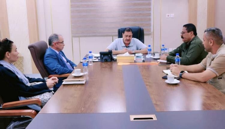 مدير أمن عدن يؤكد دعم الأجهزة الأمنية للمنظمات الإنسانية ويعزز التعاون مع الأمم المتحدة