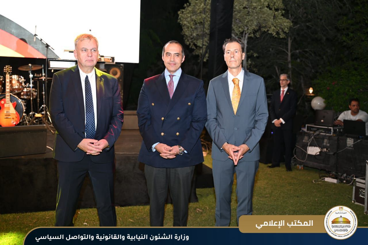 الوزير محمود فوزي يقدم تهنئة الحكومة المصرية للسفارة الألمانية بالقاهرة بمناسبة العيد الوطني لدولة ألمانيا الاتحادية - الخليج الان