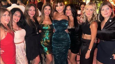 من الليالي المحفورة في القلب.. ليلى علوي تشارك صورا من عيد ميلاد ريهام حجاج - الخليج الان