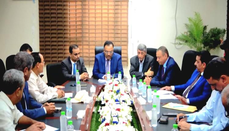 الجمارك يناقش مع التجار والبنك المركزي آلية تنظيم وتمويل الواردات ويقر تسهيلات للبضائع العالقة