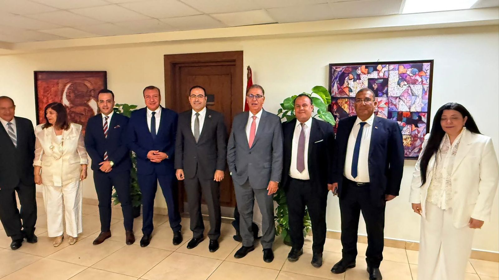 نائب وزير الخارجية يبحث مع أمانة المصريين بالخارج بحزب مستقبل وطن إطلاق عدة مبادرات لخدمة أبناء الجاليات المصرية - الخليج الان