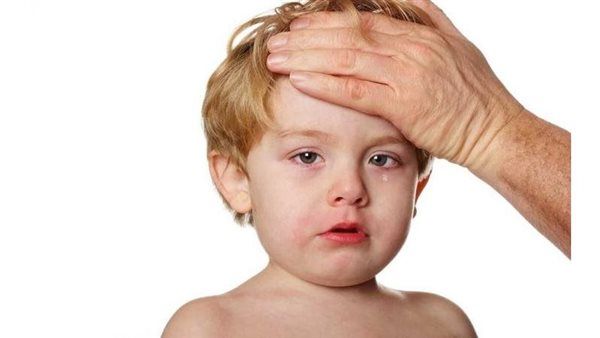 أبرزها الحمى.. تعرف على أعراض الإصابة بـ مرض التهاب السحايا