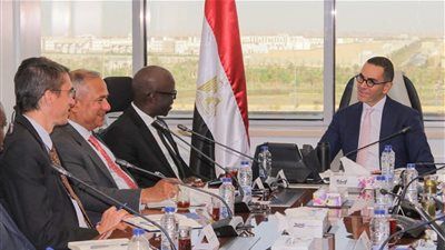 وزير الاستثمار يبحث مع وفد البنك الدولي تعزيز فرص الاستثمار والتنمية الاقتصادية المستدامة في مصر - الخليج الان