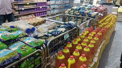 أسعار السلع في الأسواق اليوم الخميس.. تراجع طفيف في الزيت وثبات في السكر والأرز - الخليج الان