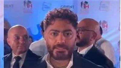 تامر حسني: مريت باحبطات كتير زي التفكك الأسري والفقر وده خلاني أصر على النجاح - الخليج الان