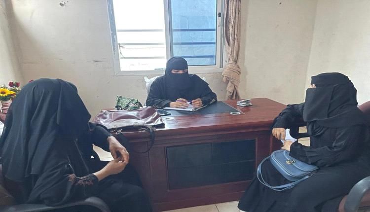 جمعية العريش النسوية تجري المقابلات الشخصية للمتقدمات لدورة التسويق الإلكتروني في خور مكسر