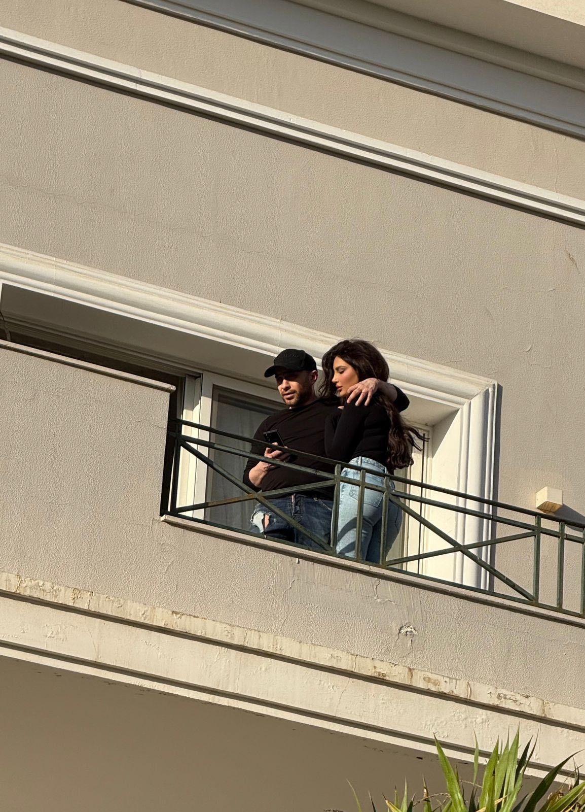 حسام حبيب يثير الجدل بارتباطه بفنانة لبنانية شهيرة.. فما القصة ؟ - الخليج الان