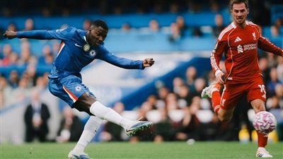 الدوري الإنجليزي الممتاز: قذيفة موسيس كايسيدو تمنع تشيلسي التقدم على ليفربول في الشوط الأول - الخليج الان