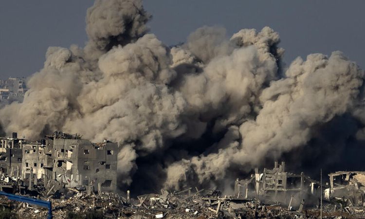 “الدفاع المدني بغزة”: القطاع يتعرض إلى قصف عنيف الآن