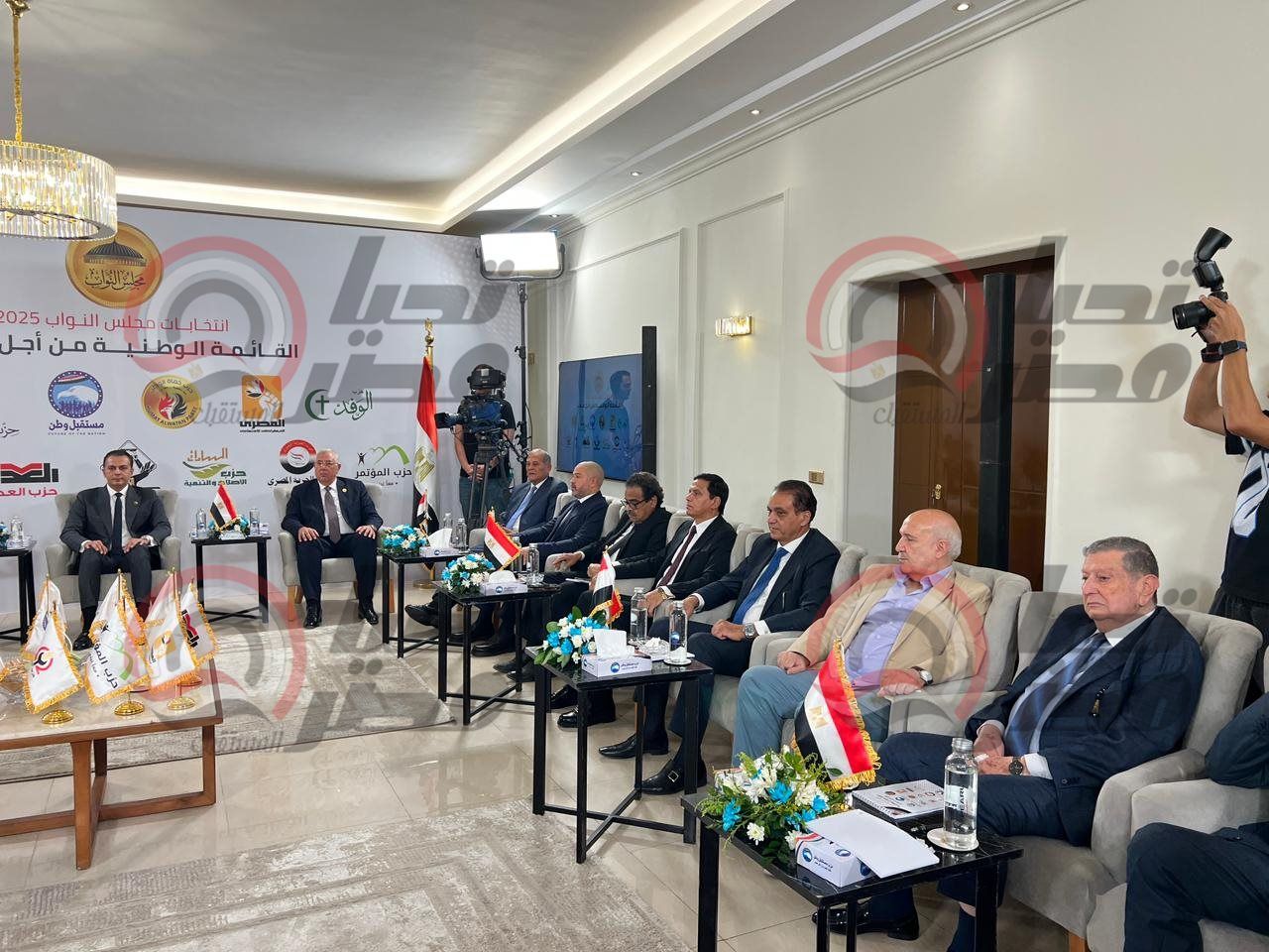 اجتماع الأحزاب بشأن القائمة الوطنية لانتخابات النواب ينطلق بمشاركة ١٢حزبا وتنسيقية شباب الأحزاب.. صور - الخليج الان