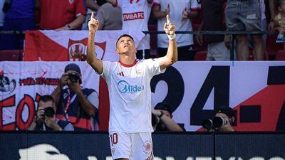 إشبيلية يكتسح برشلونة برباعية ويهدي ريال مدريد صدارة الدوري الإسباني - الخليج الان