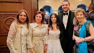 إلهام شاهين تهنئ هاني رمزي بزفاف نجله: ربنا يديم صداقتنا ويسعدهم - الخليج الان