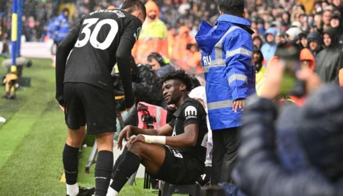 سيجارة إلكترونية وزجاجة طائشة.. أحدث تحقيقات الدوري الإنجليزي (فيديو)