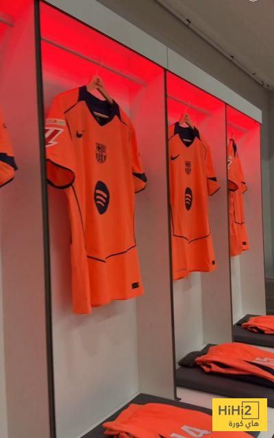 صور.. غرف ملابس برشلونة في ملعب إشبيلية