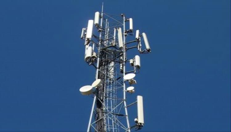 حضرموت.. مناقشة آليات تقوية الاتصالات والانترنت وتوسيع تغطية "4G" و"يمن موبايل"