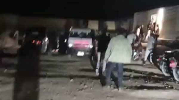 بعد حبس الزوج.. تشييع جنازة ربة منزل سقطت من شرفة المنزل بالسويس وسط انهيار أسرتها