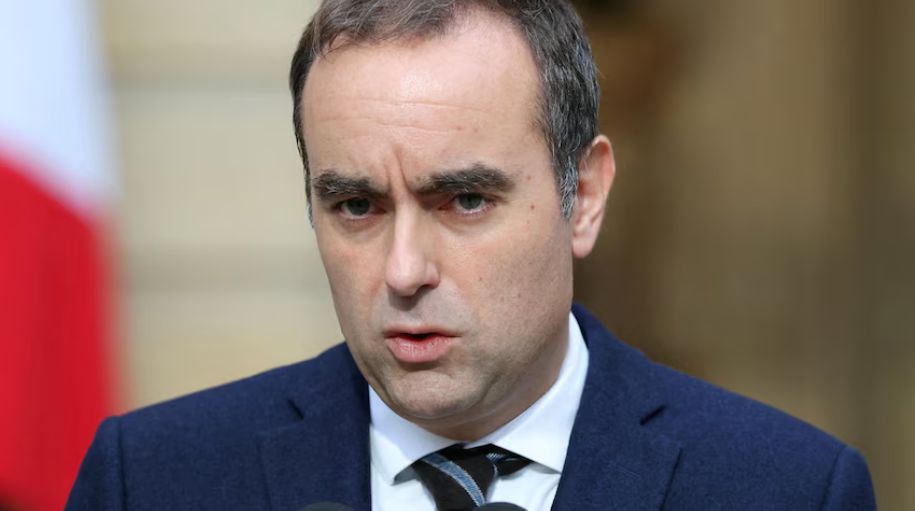 فوضي سياسية|رئيس الوزراء الفرنسي يقدم استقالته ودعوات لإقالة ماكرون.. ماذا يحدث في فرنسا؟ - الخليج الان