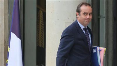 فوضي سياسية|رئيس الوزراء الفرنسي يقدم استقالته ودعوات لإقالة ماكرون.. ماذا يحدث في فرنسا؟ - الخليج الان