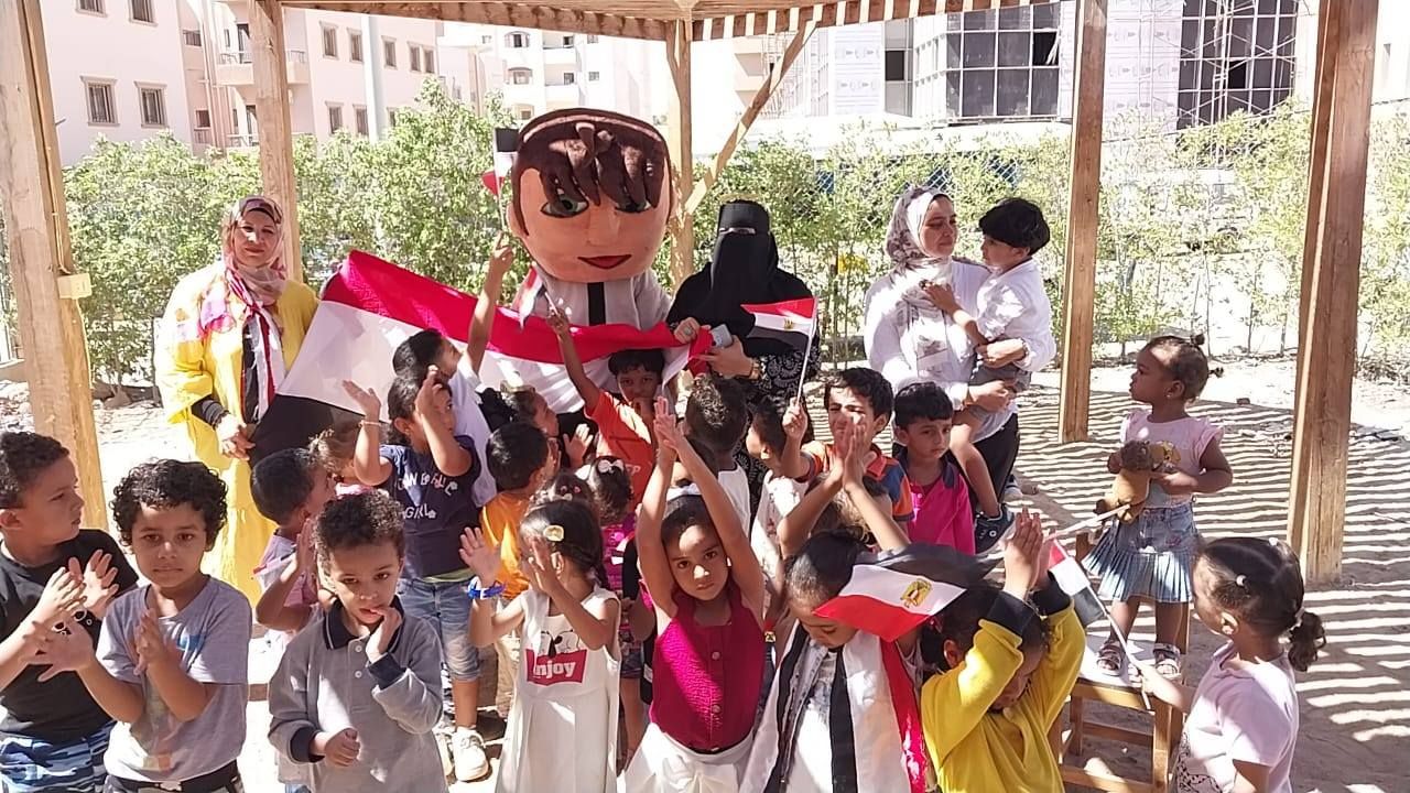 أطفال حضانات الغردقة يحتفلون بذكرى نصر أكتوبر المجيد - الخليج الان