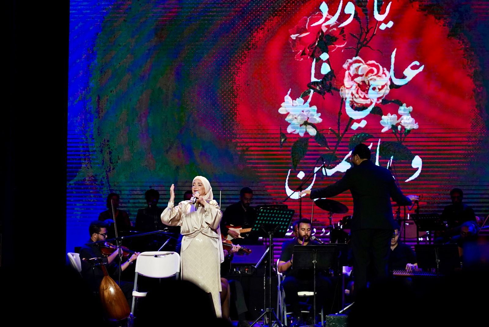 بحفل كامل العدد.. عايدة الأيوبي تشعل حفل ختام هي الفنون بالجامعة الأمريكية - الخليج الان