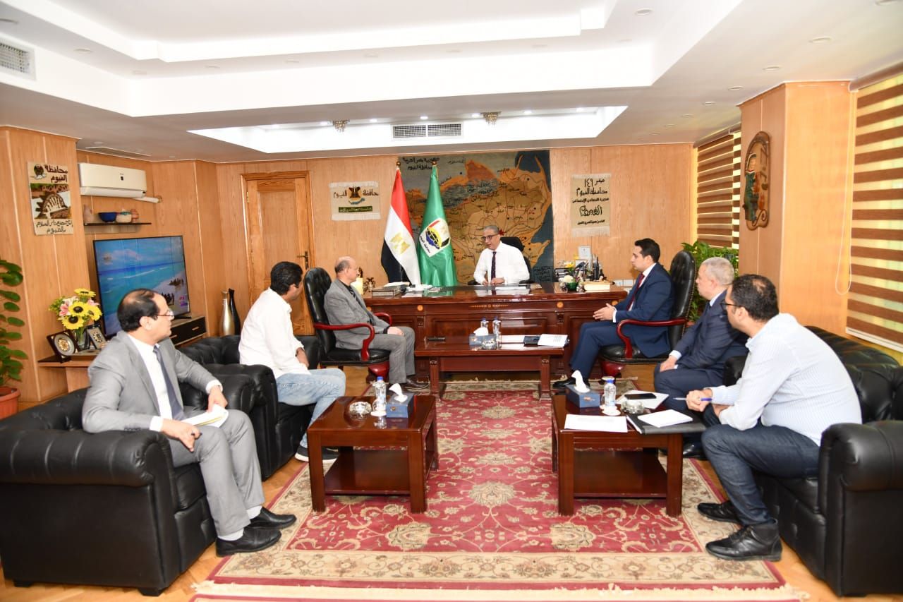 محافظ الفيوم يناقش آليات توفير القدرات الكهربائية لتشغيل عدد من المشروعات بدمو - الخليج الان