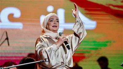 بحفل كامل العدد.. عايدة الأيوبي تشعل حفل ختام هي الفنون بالجامعة الأمريكية - الخليج الان