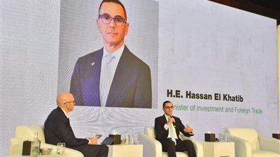 وزير الاستثمار: الحكومة تعمل حاليًا على تطوير برامج قطاعية محددة لزيادة الإنتاج والصادرات - الخليج الان