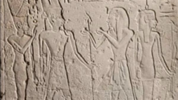 طولها أكثر من متر.. تفاصيل اكتشاف لوحة أثرية من عهد الملك رمسيس الثالث خلف معابد الكرنك