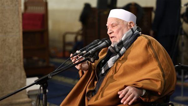 شيخ الأزهر يزور الدكتور أحمد عمر هاشم بأحد المستشفيات للاطمئنان عليه| بث مباشر