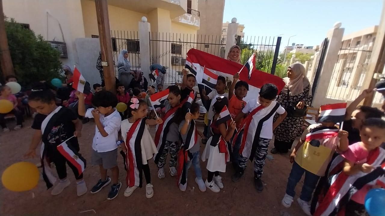أطفال حضانات الغردقة يحتفلون بذكرى نصر أكتوبر المجيد - الخليج الان
