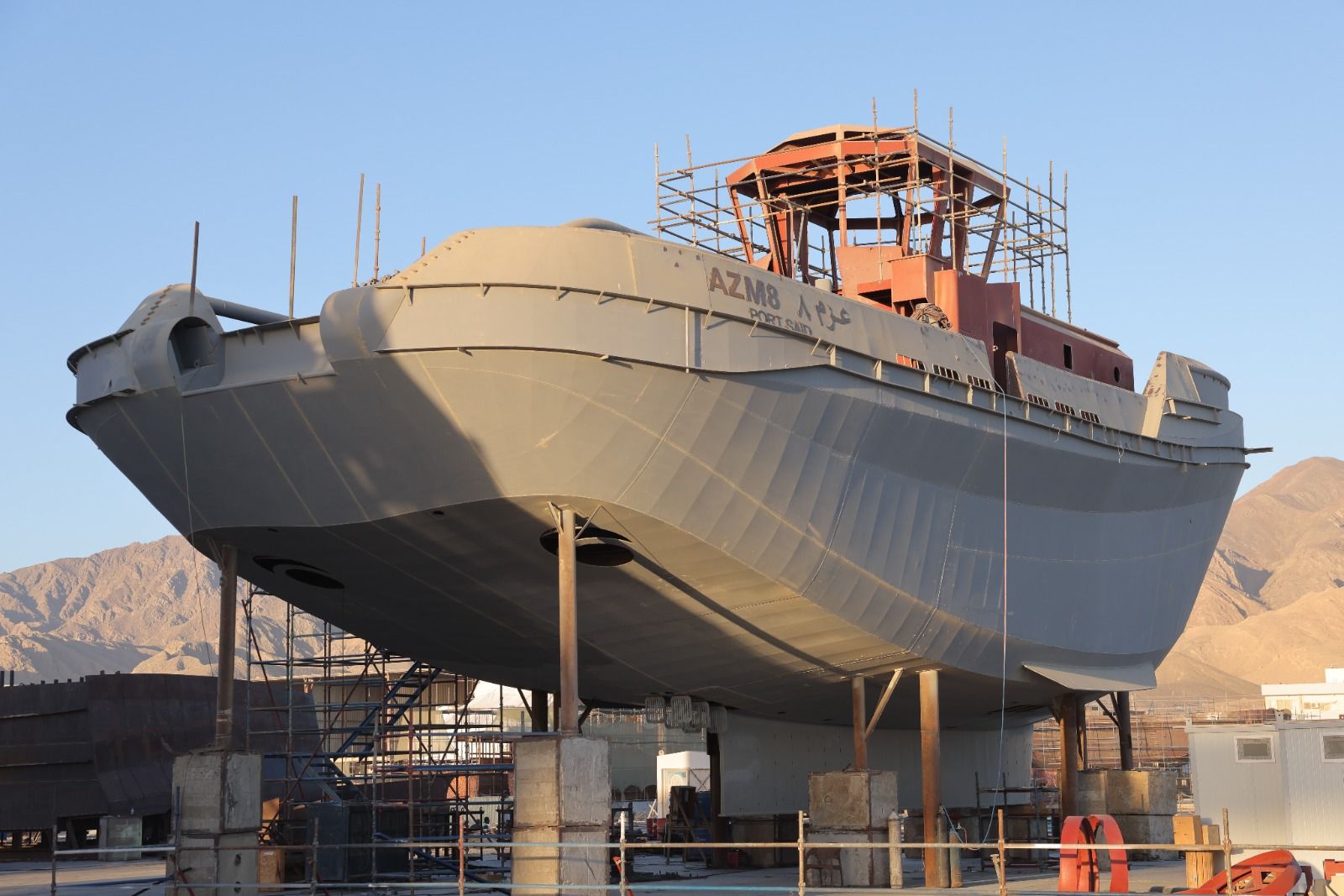 الفريق أسامة ربيع يشهد تدشين القاطرتين "عزم ٣" و"عزم ٤" خلال جولته بمصنع مصر لبناء القاطرات - الخليج الان