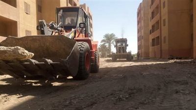 رصف ٤٠٠ متر تقريباً وتنفيذ عدد ٢ حالة إزالة ضمن الموجة ٢٧ بالزينية شمال الأقصر - الخليج الان