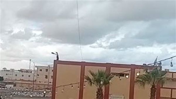 سماء ملبدة بالغيوم.. أمطار تضرب مطروح والأرصاد تحذر من تقلبات جوية مفاجئة| بث مباشر