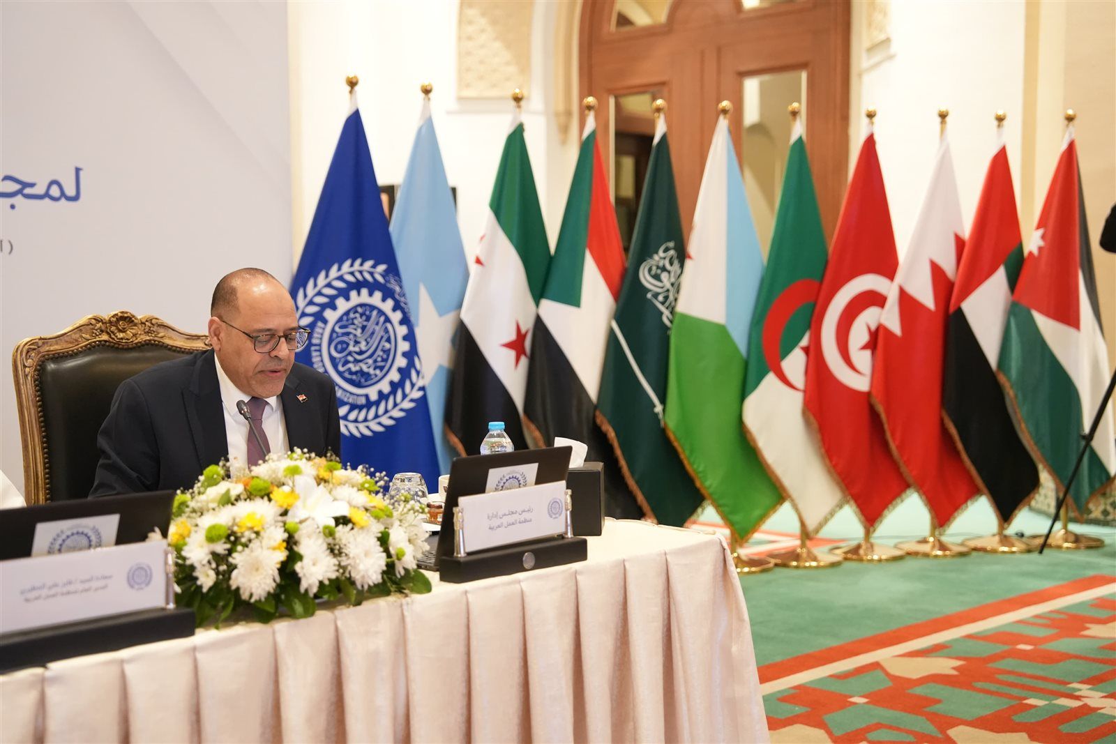 مصر تواصل الريادة.. انتخاب وزير العمل محمد جبران رئيسًا لمجلس إدارة منظمة العمل العربية للمرة الثانية بالإجماع - الخليج الان