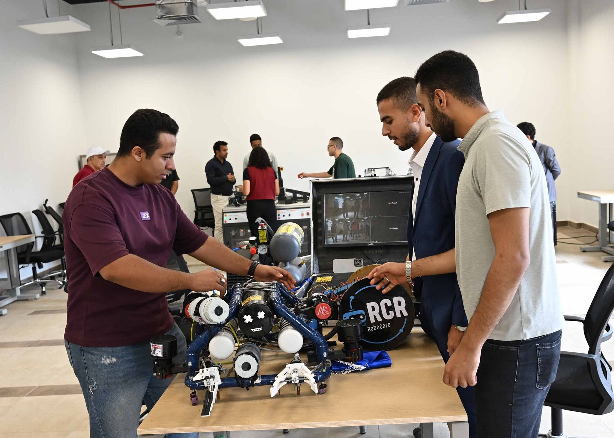 رئيس الوزراء يتفقد جامعة بنها الأهلية بمدينة العبور - الخليج الان