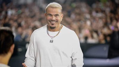 في عيد ميلاده.. ماذا قال عمرو دياب عن سر شبابه الدائم واتهامه بالغرور ؟ - الخليج الان