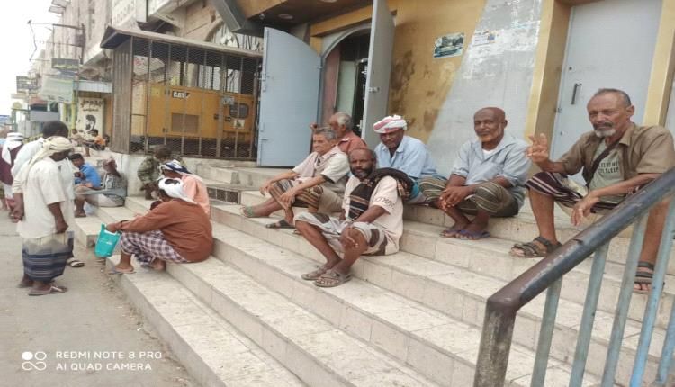 بعد طول انتظار صرف راتب شهر فقط يخيب امال وتوقعات المعلمين والتربويين بلحج