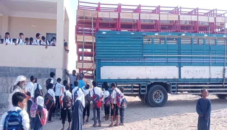 مدير عام رضوم يثمن جهود المحافظ بن الوزير ووفائه بتجهيز مدرسة عين بامعبد بالأثاث