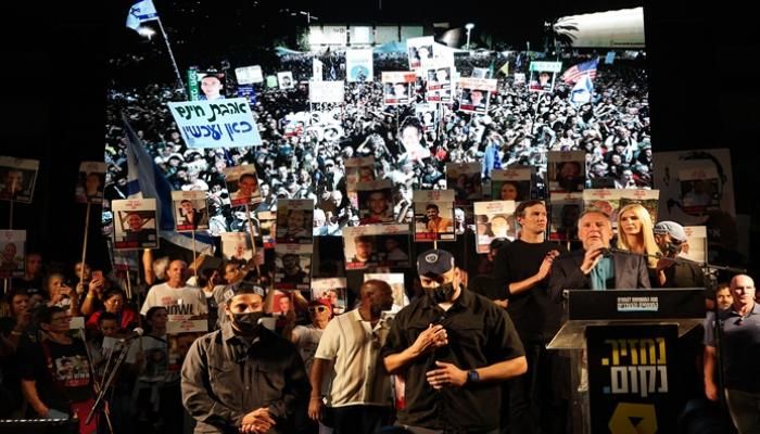 رجال ترامب بساحة الرهائن في إسرائيل.. وصفارات استهجان لنتنياهو