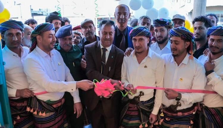 بنك الشمول يفتتح فرعه الجديد في يافع – لبعوس بالزي اليافعي الأصيل احتفاءً بالتراث المحلي وتعزيزاً للشمول المالي