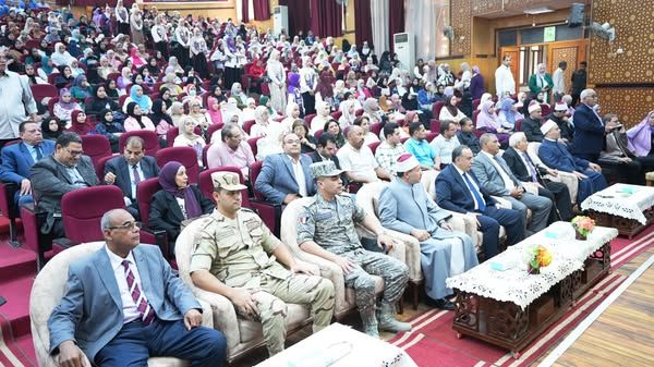 محافظ أسيوط: الجندي المصري خاض حرب أكتوبر بإيمان لا يتزعزع بأن الأرض لا تسترد إلا بالتضحيات - الخليج الان