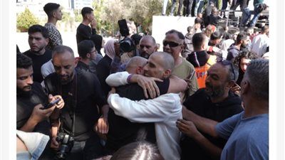 154 أسيراً فلسطينياً أفرجت عنهم إسرائيل يصلون إلى مصر - الخليج الان