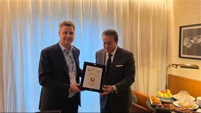 وزير الصحة يلتقي الرئيس التنفيذي لشركة «روش» ورئيس الاتحاد الدولي لجمعيات ومنتجي الأدوية لبحث التعاون في القطاع الصحي - الخليج الان