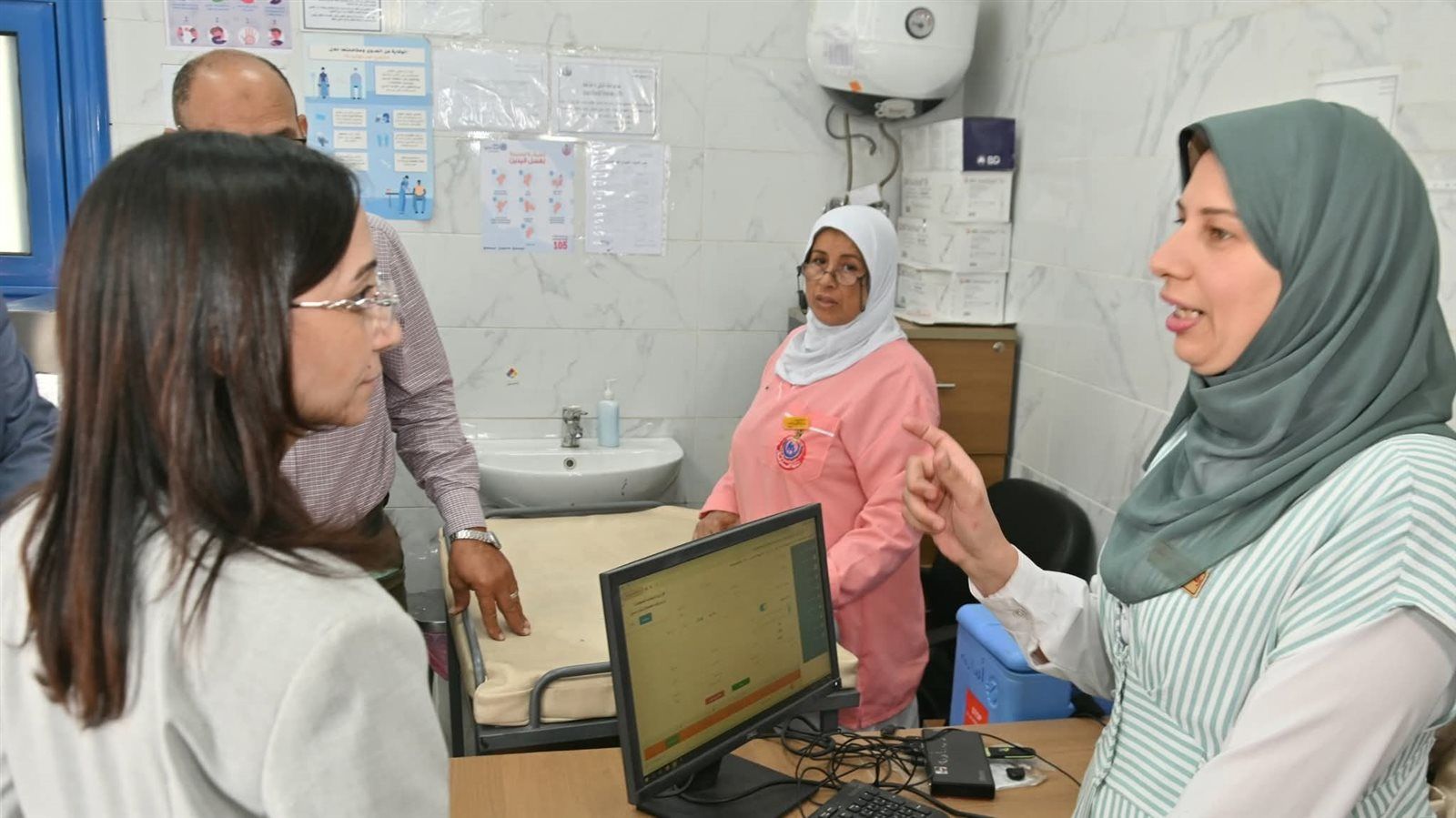 محافظ البحيرة تتابع الخدمات بقرية الأبعادية في دمنهور - الخليج الان