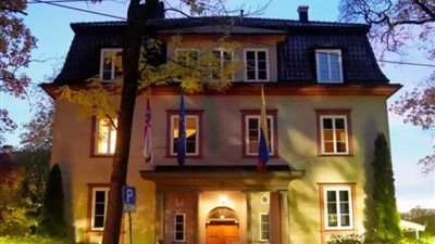 فنزويلا تُغلق سفارتها في النرويج بعد فوز زعيمة المعارضة بجائزة نوبل للسلام - الخليج الان