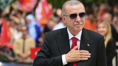 كيف يقنع أردوغان امرأة خمسينية بالإقلاع عن التدخين؟ - الخليج الان