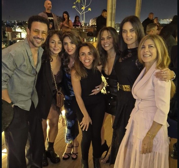 كريم فهمي ونسرين أمين ورانيا يوسف وزوجها.. النجوم يحتفلون بعيد ميلاد نجلاء بدر الـ50 - الخليج الان