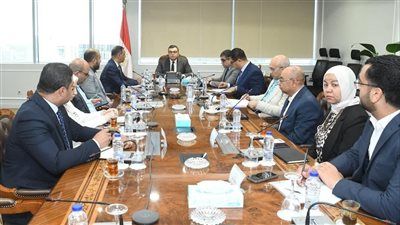 وزير الإسكان يتابع موقف تنفيذ وحدات مشروع "ديارنا" - الخليج الان