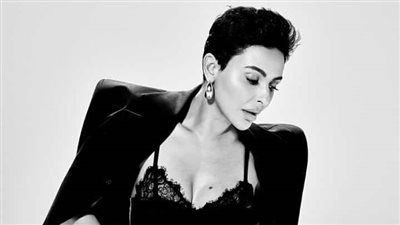 ميس حمدان عن قص شعرها: "حالة نفسية" ومي سليم تعترض: دي بتعيش أجمل أيام حياتها - الخليج الان