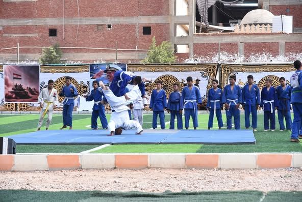 لليوم الثاني على التوالي.. استمرار الجهود المبذولة في الحملات المكبرة لرفع المخلفات من أحياء وشوارع مرسى مطروح - الخليج الان